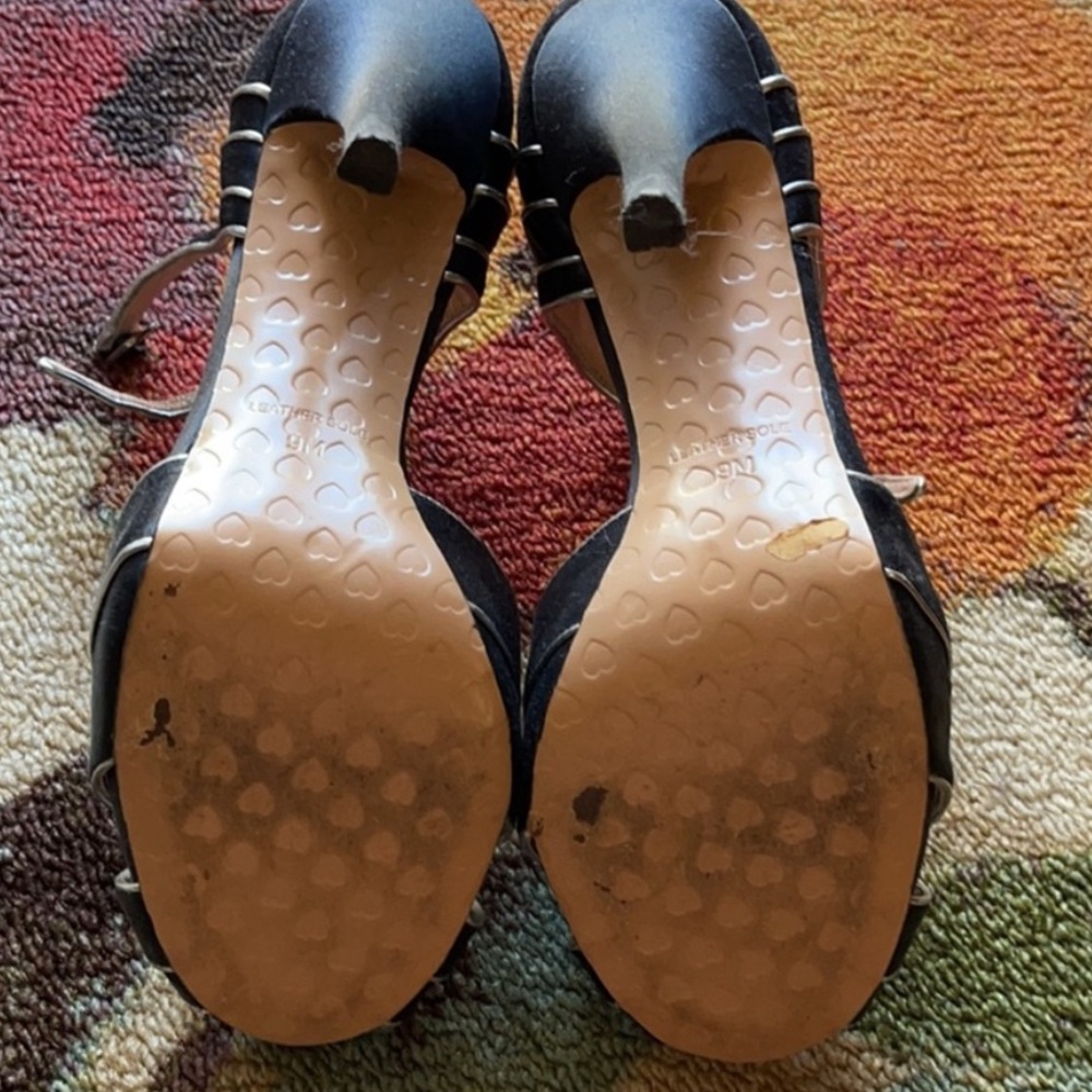 Betsy Johnson Black / Silver Trimmed Heels - Picture 2 of 4